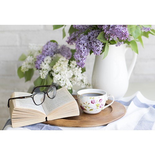 Fototapetas Knyga, akiniai ir puodelis kavos prie alyvų žiedų
